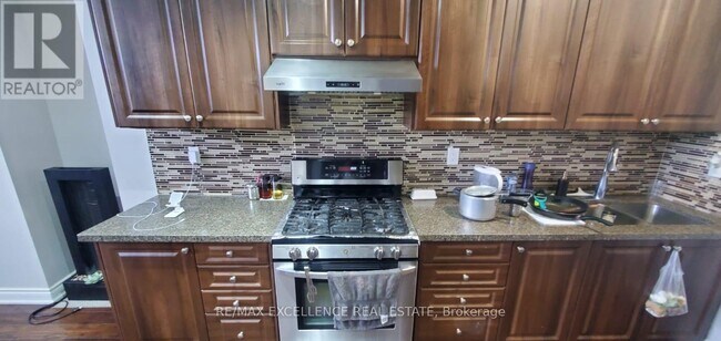 Building Photo - 28 Midsummer Dr