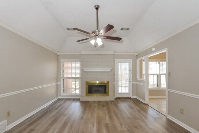 Building Photo - 951 Cully Rd