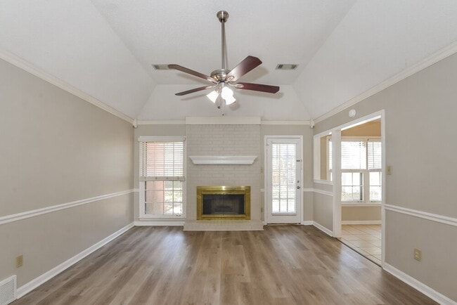 Foto del edificio - 951 Cully Rd