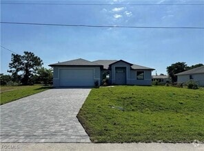 Building Photo - 916 Apple Ave