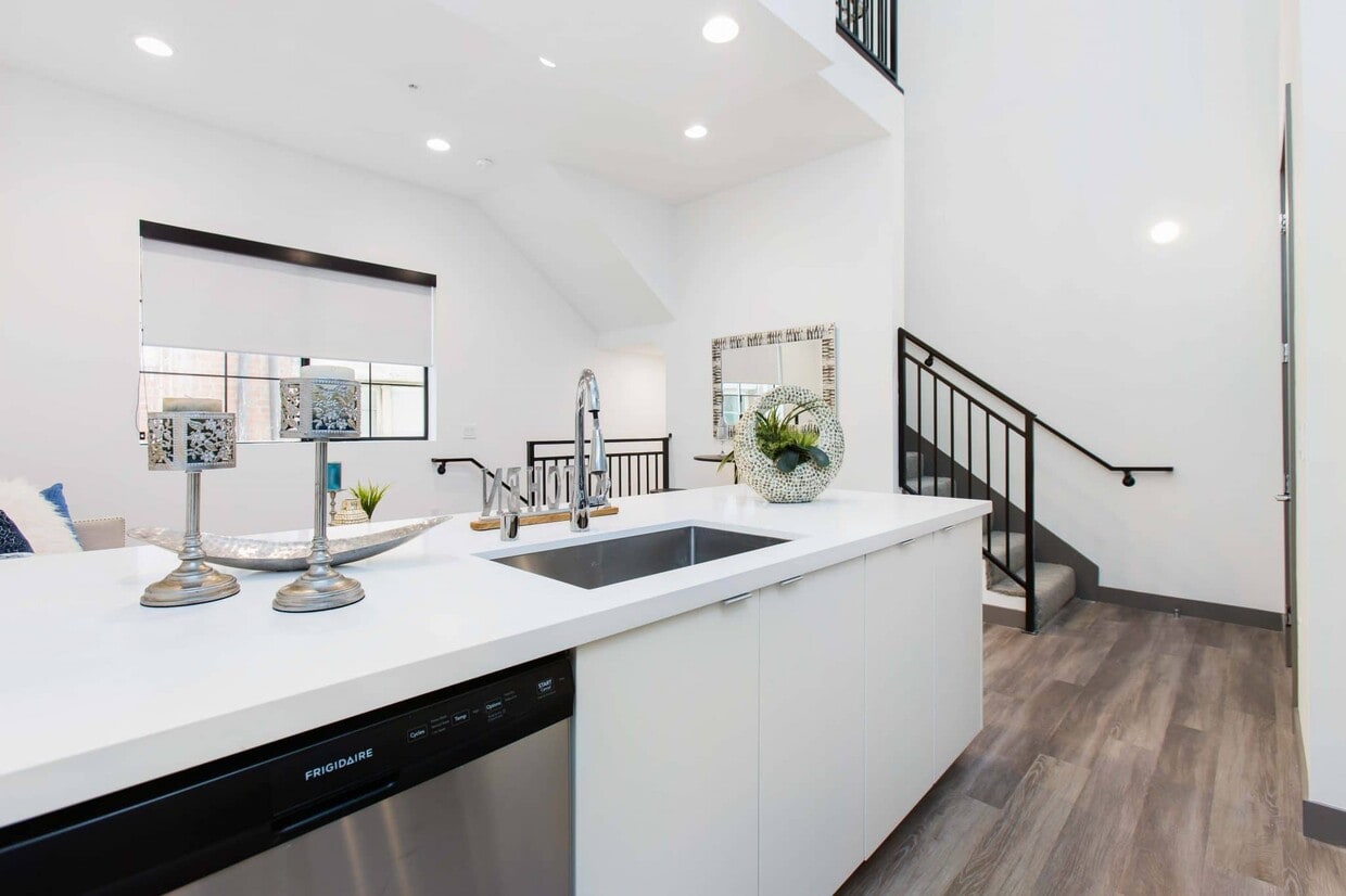 161 S Normandie Ave Unit 1, Los Angeles, CA 90004 Apartments in Los