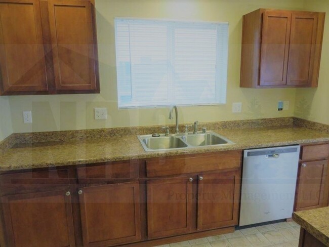 Building Photo - Gorgeous House in a Family-Friendly neighb...