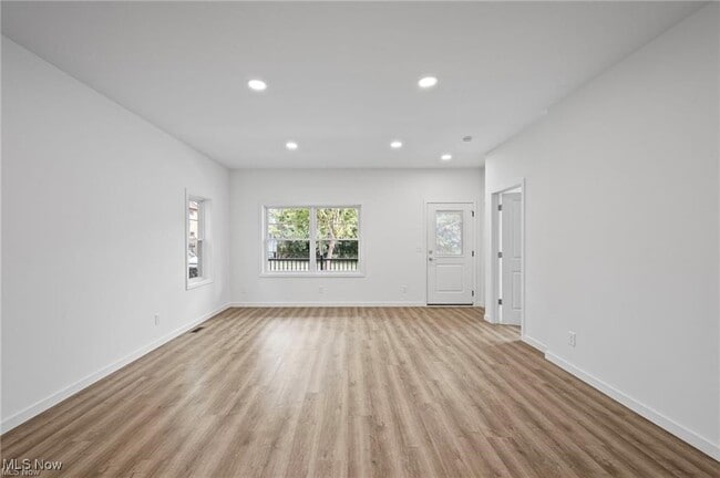 Building Photo - 5905 Pear Ave