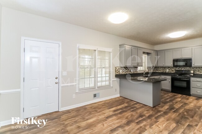 Foto del edificio - 7285 Wyngate Dr