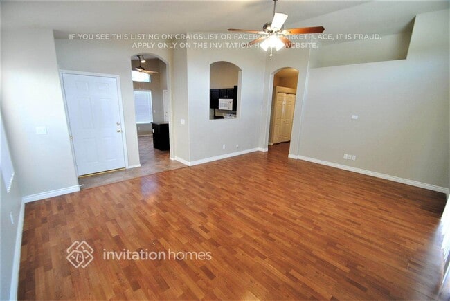 Building Photo - 2406 S Navajo Way