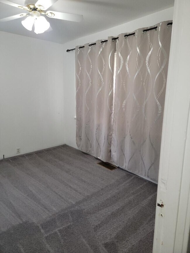 Foto del edificio - 2 Bedroom House in South Tacoma w Detached garage