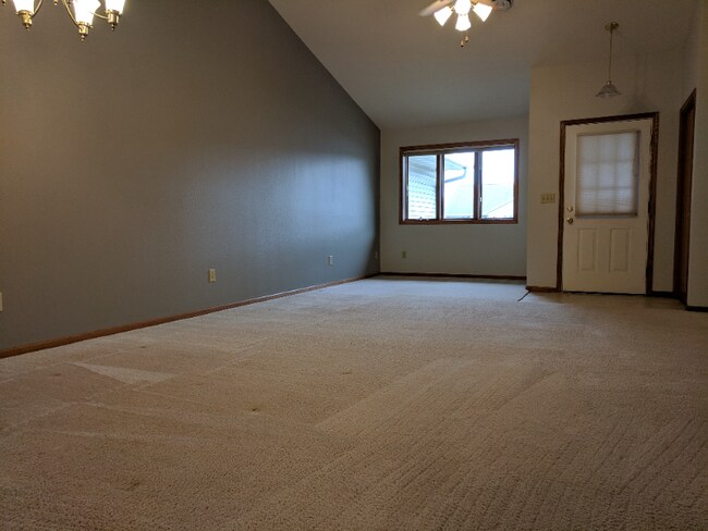 Building Photo - 1523 Pohl Rd