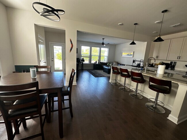 Building Photo - 489 Spring Hollow Dr