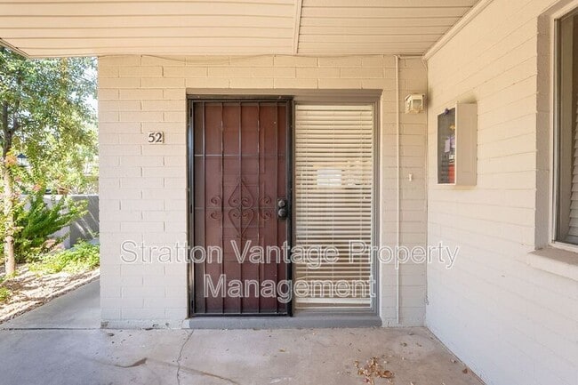 Building Photo - 4114 E Calle Redonda