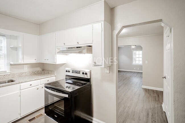 Foto del edificio - REDUCED! - PICK YOUR GIFT OF $200 OFF YOUR...