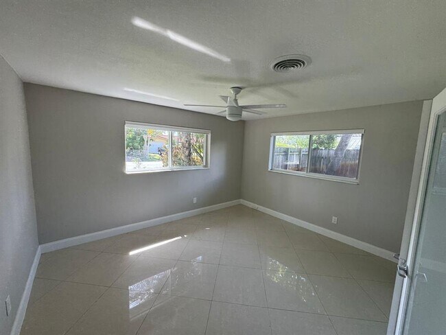 Foto del edificio - 4411 NE 15th Way