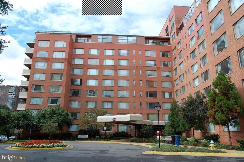 Foto principal - 1111 Arlington Blvd