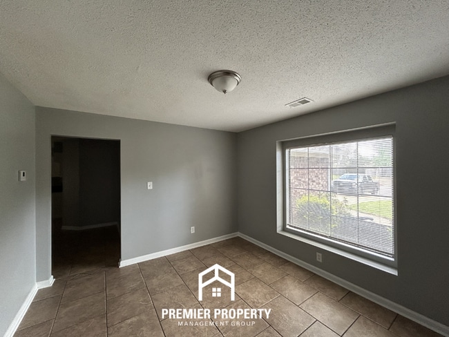 Photo - Massive 5BR/3BA Estate in 38125 | 2,700+ SQ FT, Vaulted Ceilings & Tile Floors House