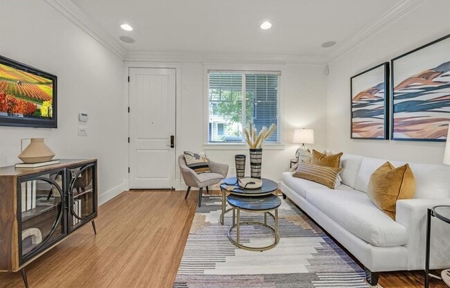 Foto del edificio - Stunning Ground-Floor 2 bd, 2 ba- Danville...