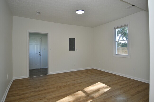 Building Photo - 2219 Lexington Ave