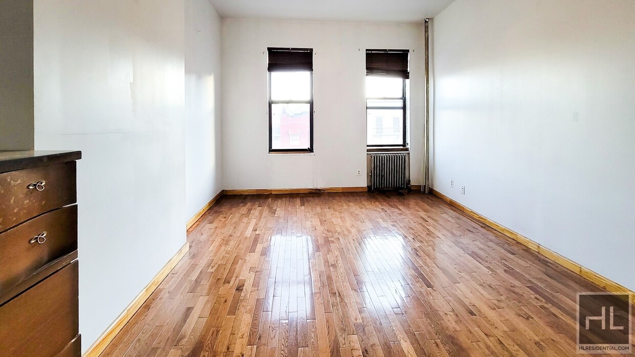 Primary Photo - MONTROSE AVENUE