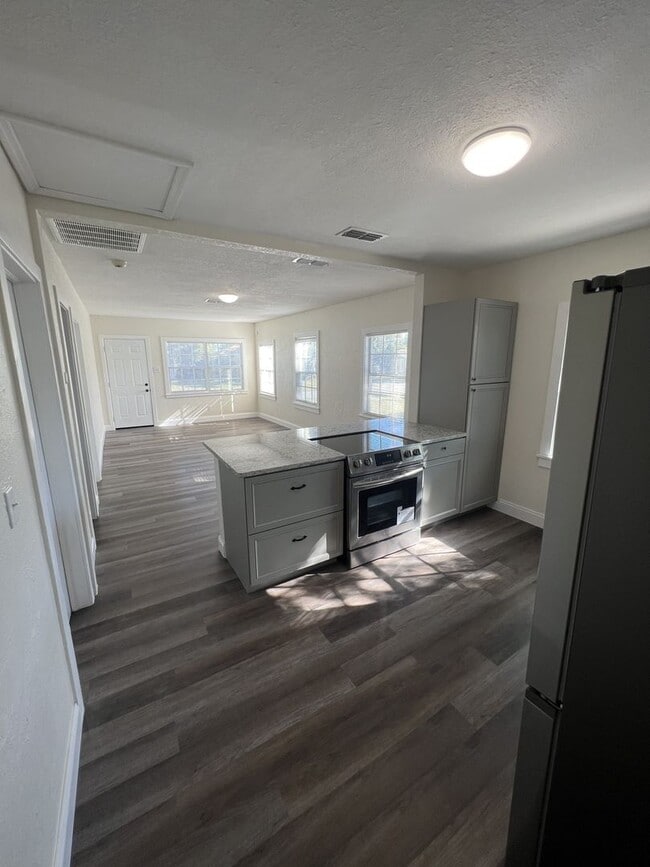 Foto del edificio - 617 Lakehurst St