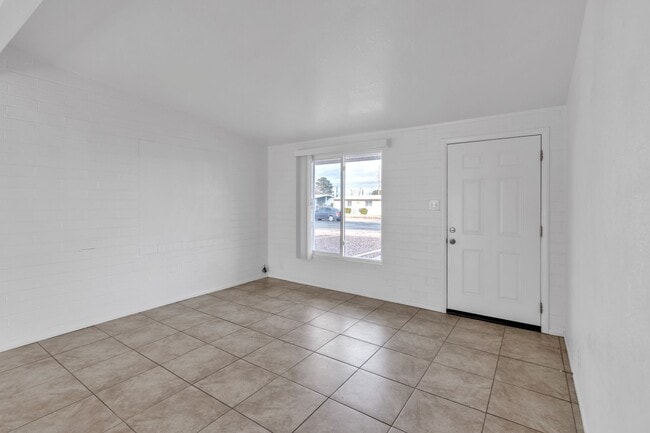 Building Photo - 216 Whitton St
