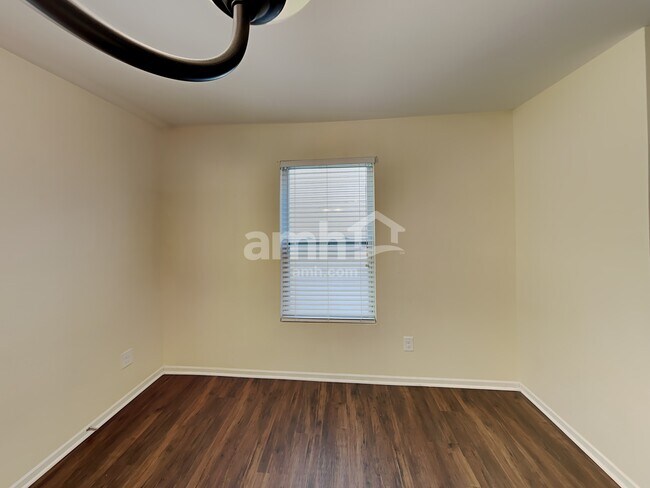 Building Photo - 227 Morning Dew Dr