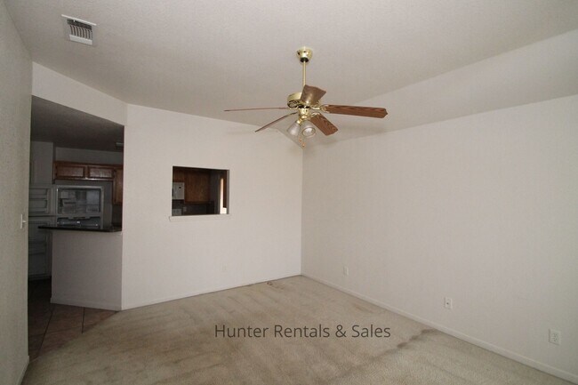 Foto del edificio - Low Traffic Circle!