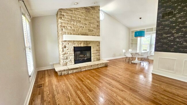 Foto del edificio - 545 Avebury Ln