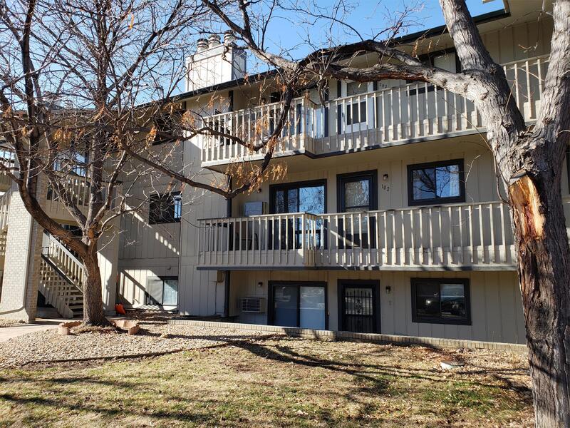 Primary Photo - 665 Manhattan Dr