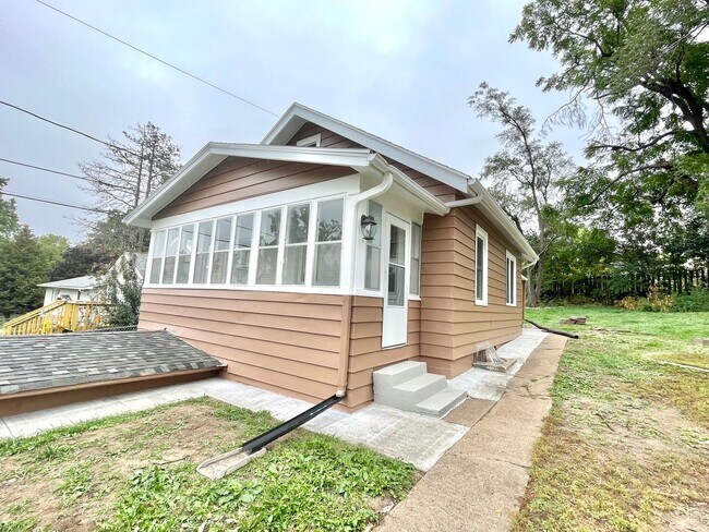 Foto del edificio - South Omaha Bungalow