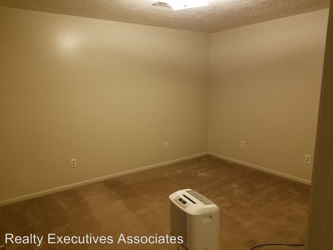 Foto del edificio - 214 Chestnut Ridge Rd