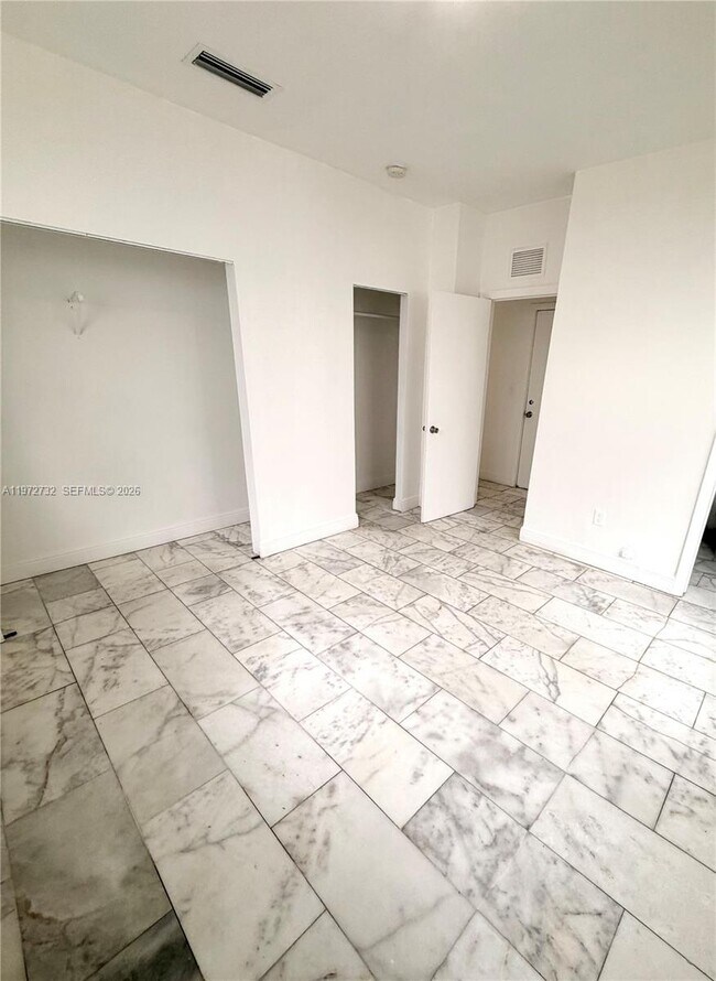 Foto del edificio - 922 Jefferson Ave