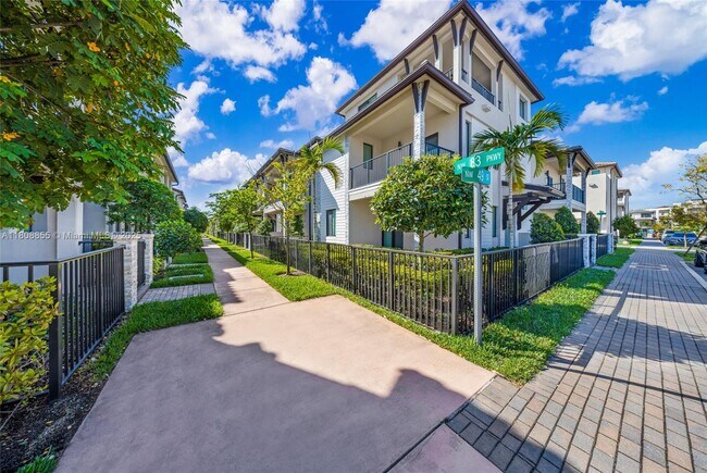 Foto del edificio - 4856 NW 83rd Pkwy