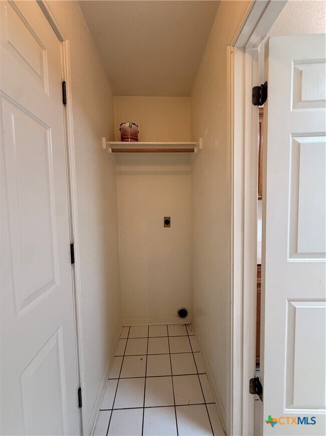 Foto del edificio - 406 Diana Ln