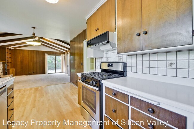Building Photo - 3 br, 2 bath House - 896 Southampton Drive