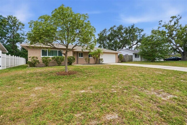 Foto del edificio - 2465 Brentwood Dr