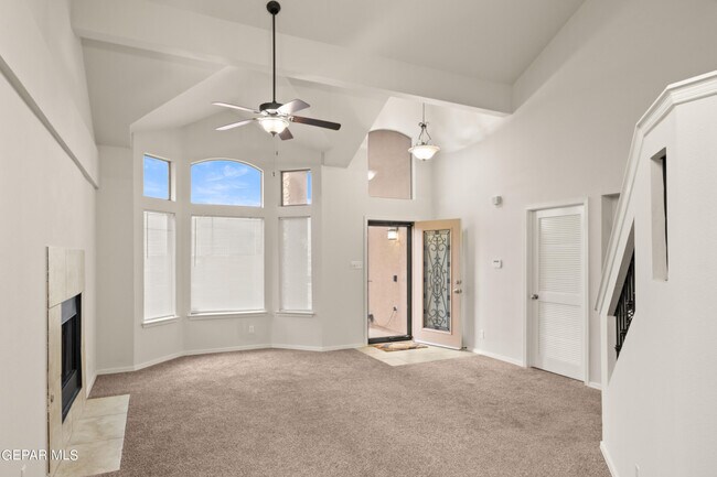 Building Photo - 14432 Russell Borea