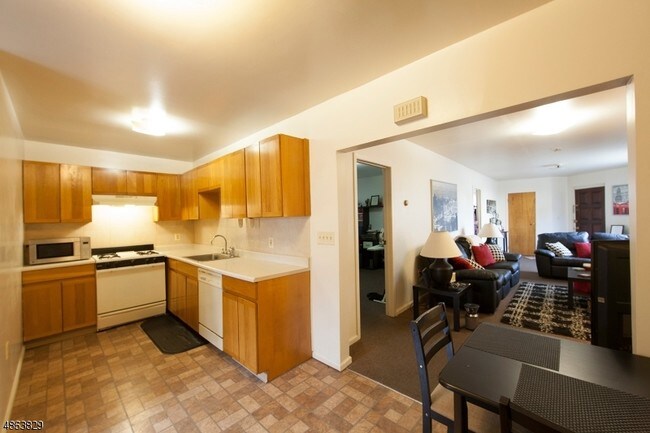Building Photo - 1141 Woodruff Ave