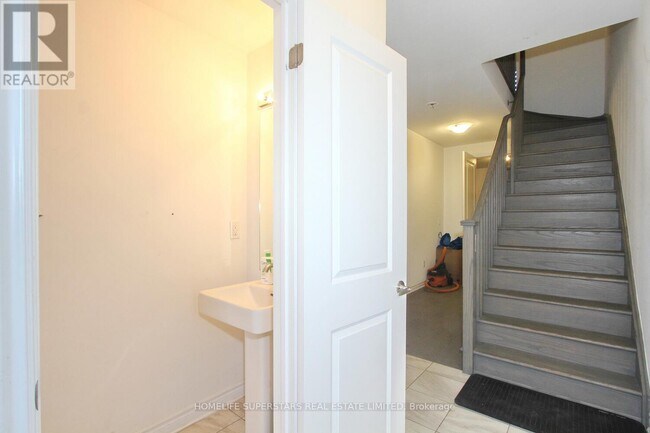 Building Photo - 72 Wascana Rd