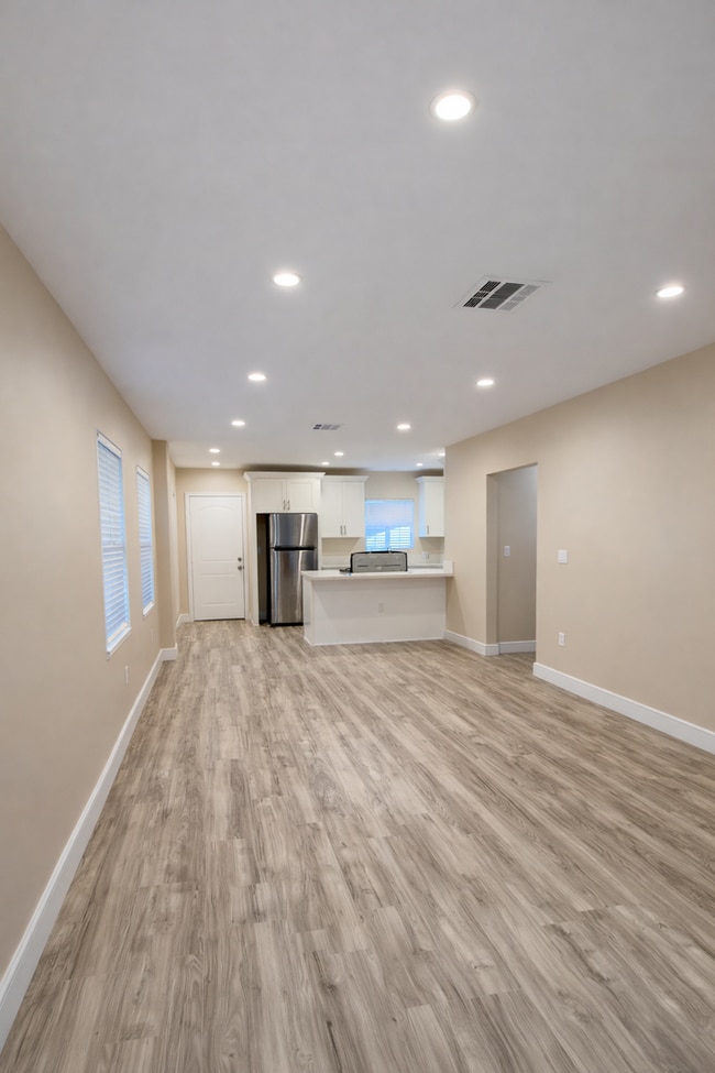 Building Photo - 14436 Carlsbad St