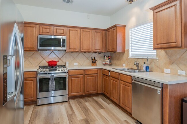 Building Photo - 4004 Rocky Shore Ln