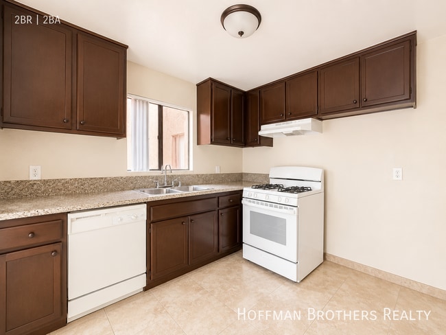 Foto del edificio - 8900 Burnet Ave