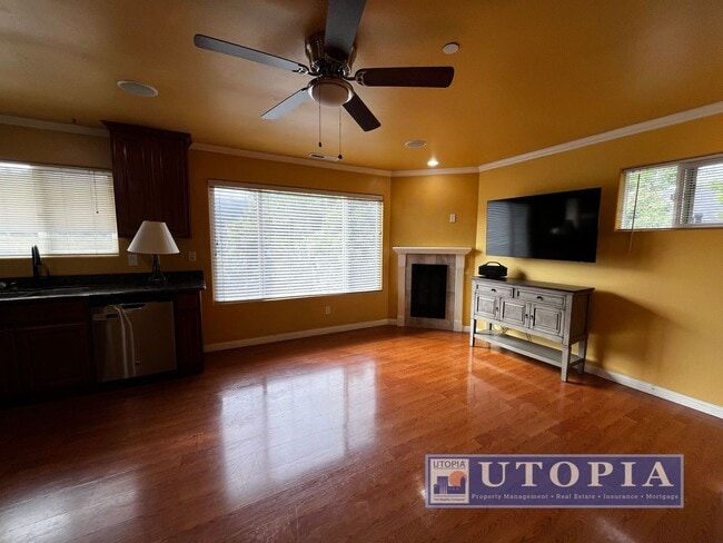 Building Photo - Stylish 3 Bedroom, 3 Bathroom Located in S...