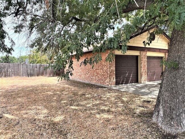 Building Photo - 116 S Mockingbird Ln