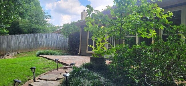 Building Photo - 2280 Chelmsford Ct