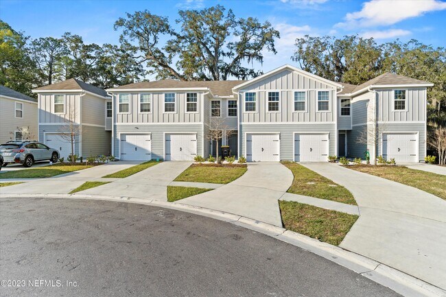 Building Photo - 5893 Creekside Crossing Dr