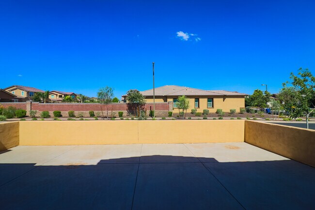 Foto del edificio - 15304 W Wethersfield Rd
