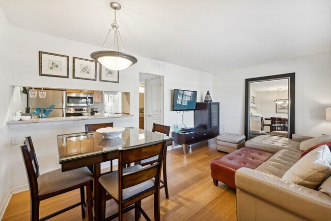 Building Photo - Price Reduced! Downtown Durham! 1bd/1ba Tr...