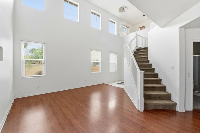 Building Photo - 125 Macademia Ln