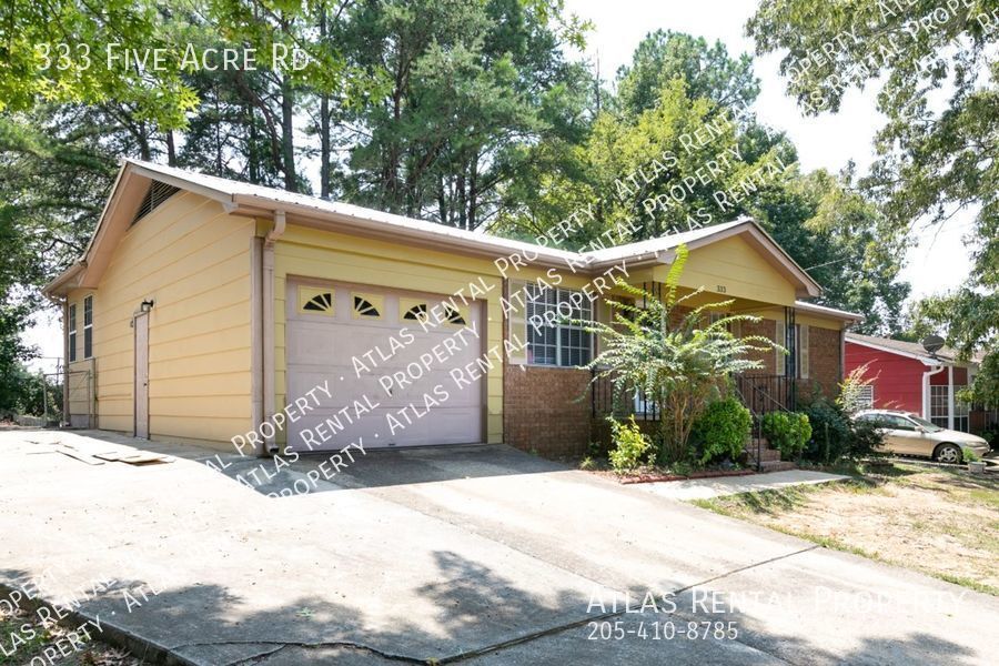 Primary Photo - Stunning 4-Bedroom Home with Gourmet Kitch...
