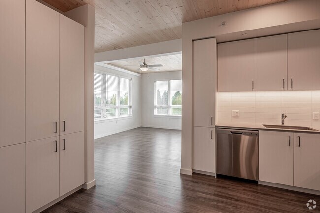 2BR, 2BA -1038 - The Quarry