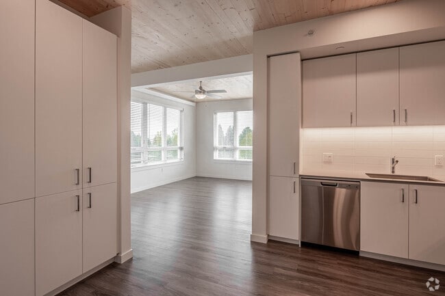 2BR, 2BA -1038 - The Quarry