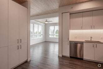2BR, 2BA -1038 - The Quarry